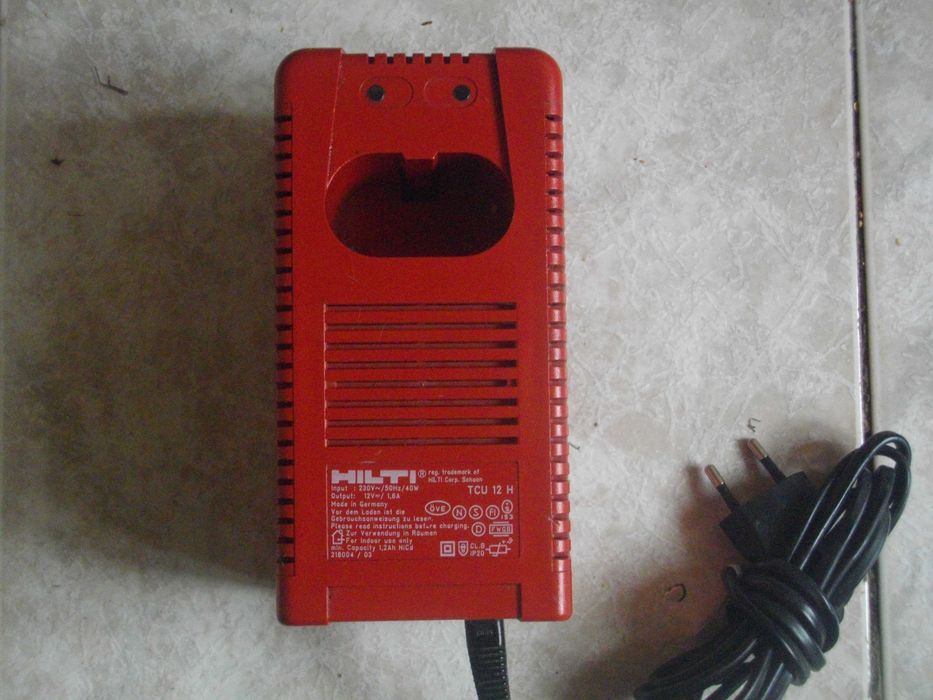 21V/18V Зарядно Универсално Кръгли Батерии HILTI  12V/BOSCH 1,9A-14,4V