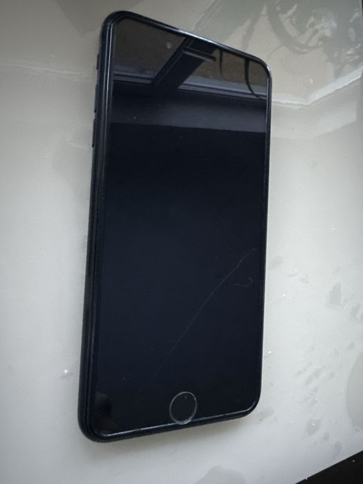 Продам айфон 7плюс