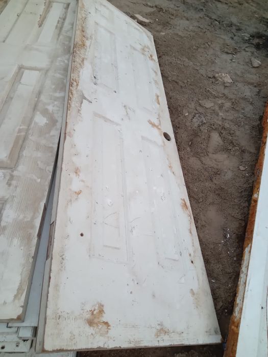 Деревянный дверь.