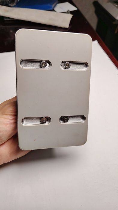 Вертикальный держатель для ноутбука