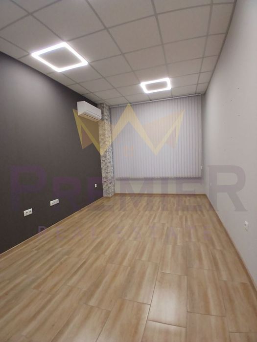 Дава се под наем Офис в Варна, Колхозен пазар - 152 кв.м за 1632 € - Снимка #3