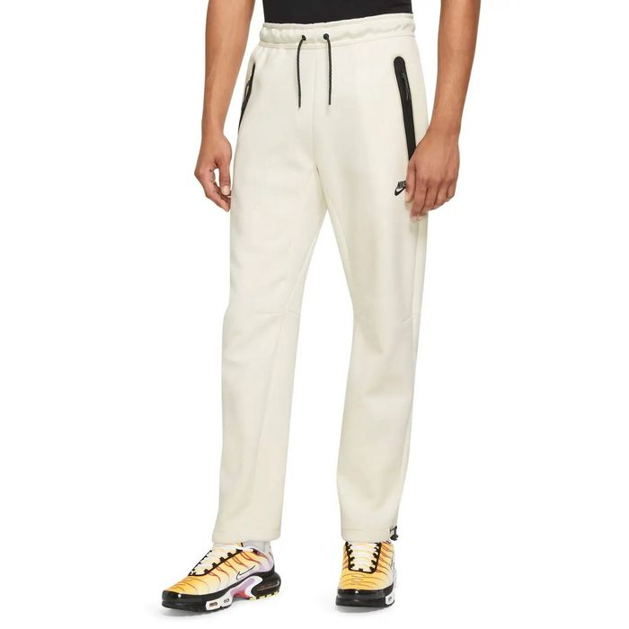 Оригинално долнище Nike Tech Fleece