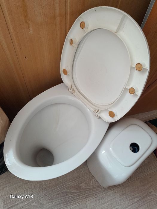 Унитаз  с  бачком