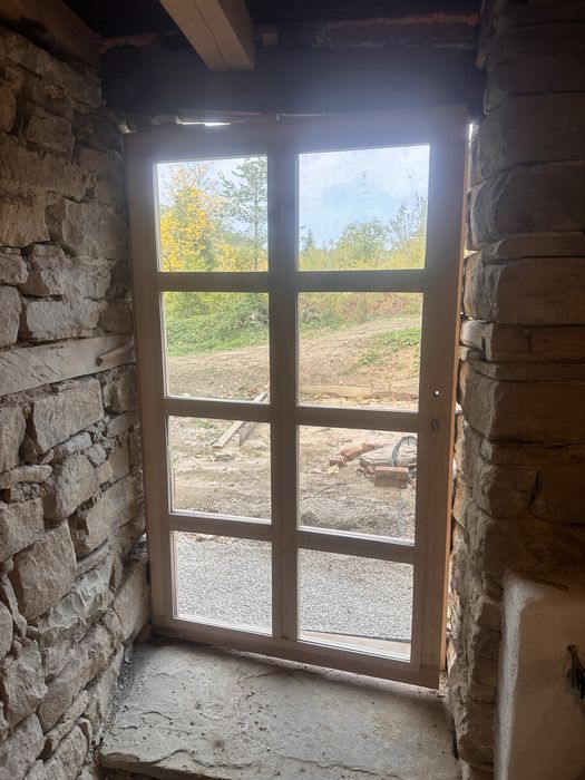 Продавам врата и два прозореца