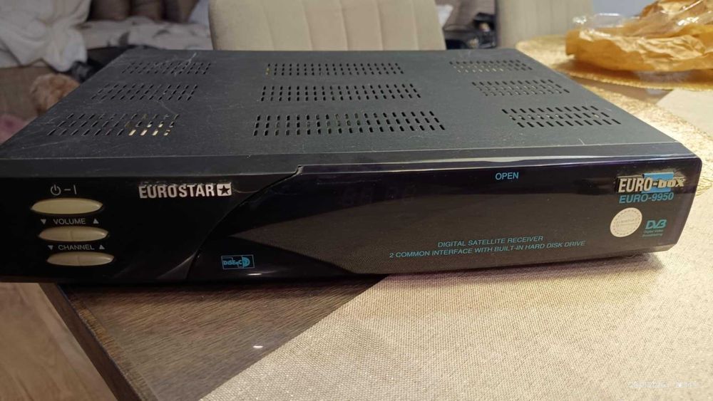 Дигитален сателитен записващ приемник с хард диск