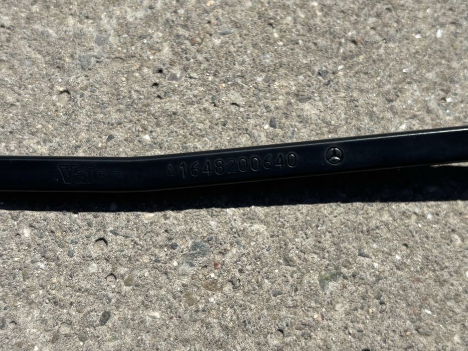 Предно рамо за чистачка на Mercedes ML W164