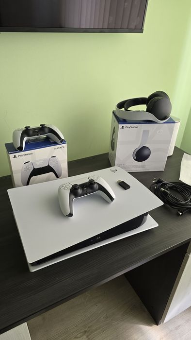 Playstation 5 Disc Edition + 2 контролера + Pulse 3D слушалки