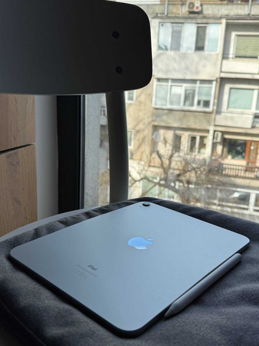 Apple iPad 10th Gen 256GB + Stylus + Case, Отлично състояние