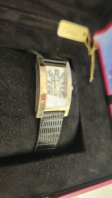 Золотые женские часы Cartier