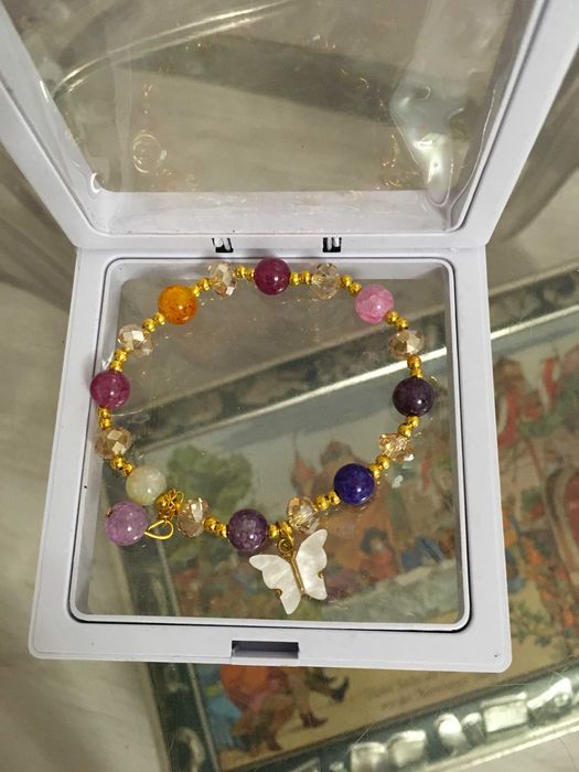 Гривна с кристали,естествени камъни и седеф