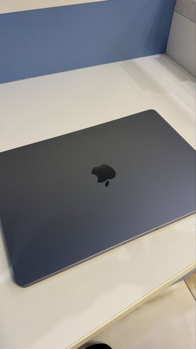 Macbook Air M3 15 inch, 10 core GPU, 16GB RAM, 512GB SSD, Space grey