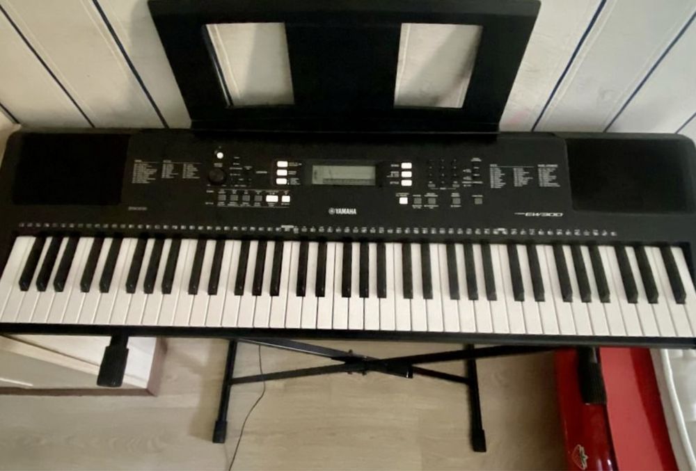 Yamaha psr-EW300