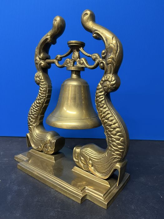 Стара,бронзова,морска камбана с два делфина