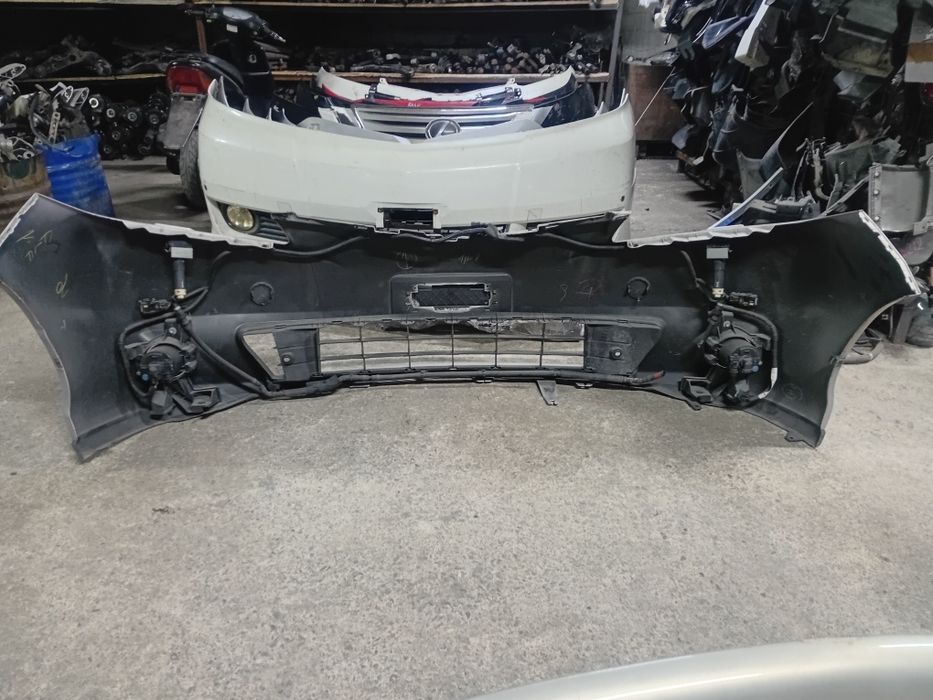 Передний бампер Toyota Estima 50кузов