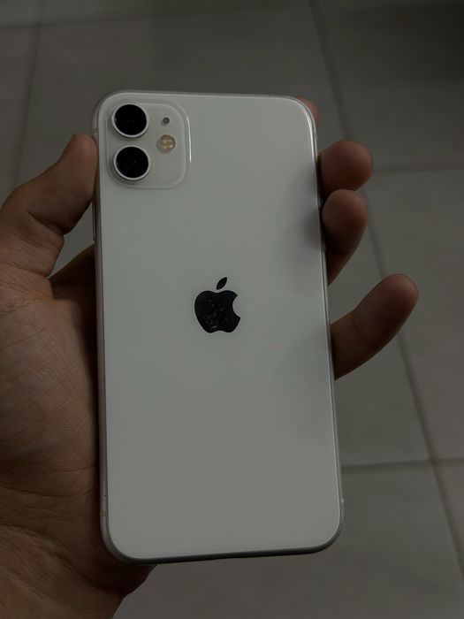 Iphone 11 xolati yaxshi hama yeri ishlaydi
