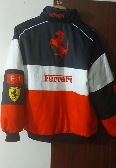 Ferrari . Yengil va qulay boʻlgan kurtka unversalniy