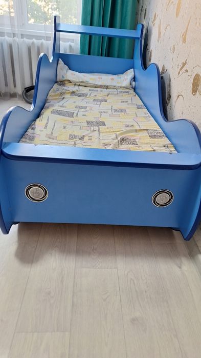 Детская кровать машинка