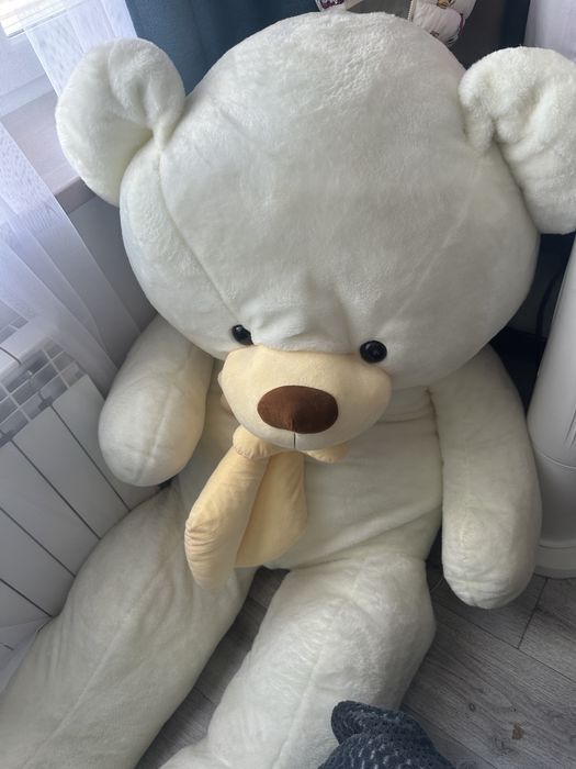 Продам плюшевого мишку 2м
