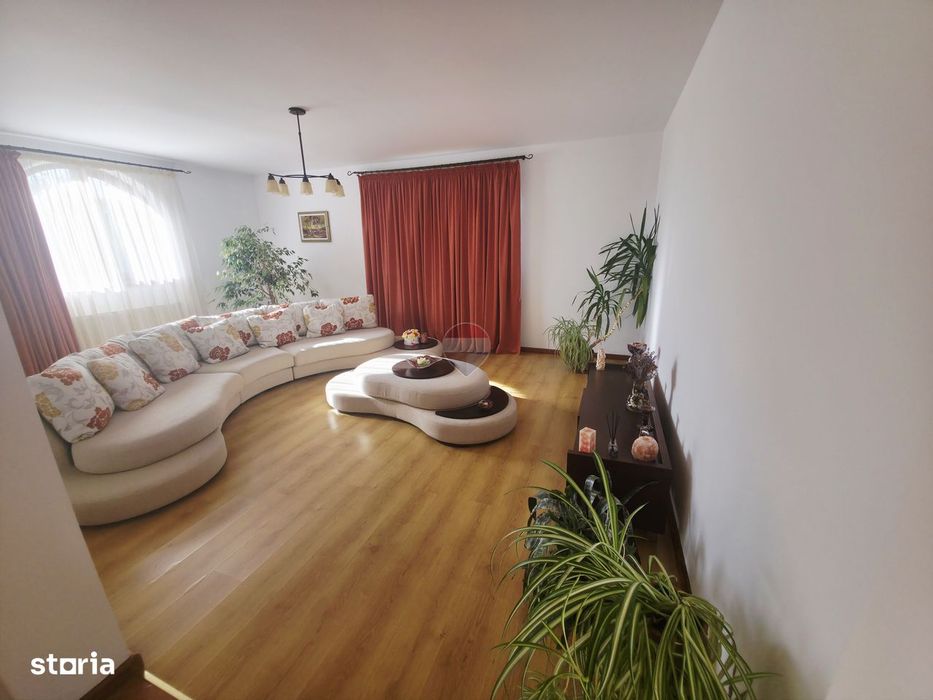 Casă / Vilă cu 5 camere de vânzare