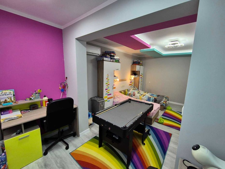 Луксозно обзаведен и отремонтиран апартамент .