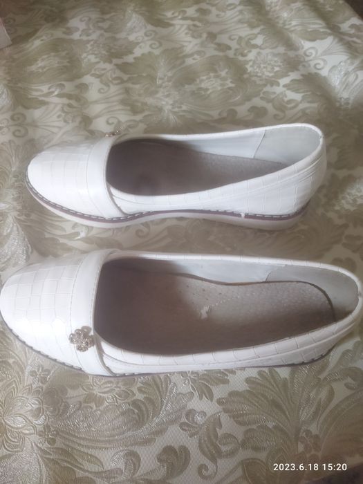 Туфли женские белого цвета