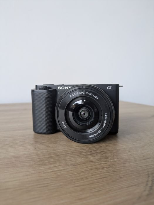 Sony ZV-E10 НОВ! На 270 кадъра + обектив 16-50 OSS