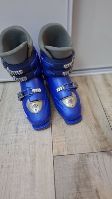 Vând schiuri 110 cm și clăpari 35-36