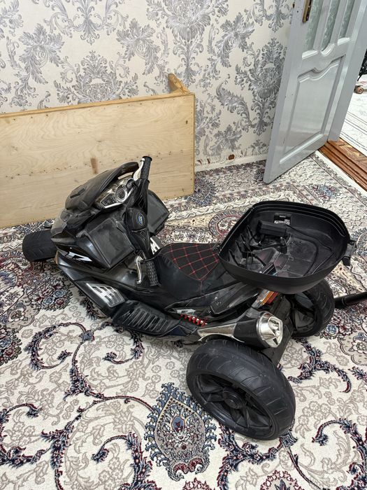 Продается игрушечный мотоцикл