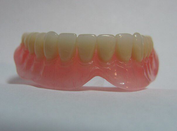 Сьемные зубные протезы