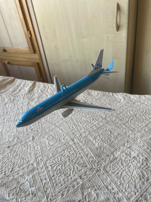 самолет   игрушка фирмы   KLM