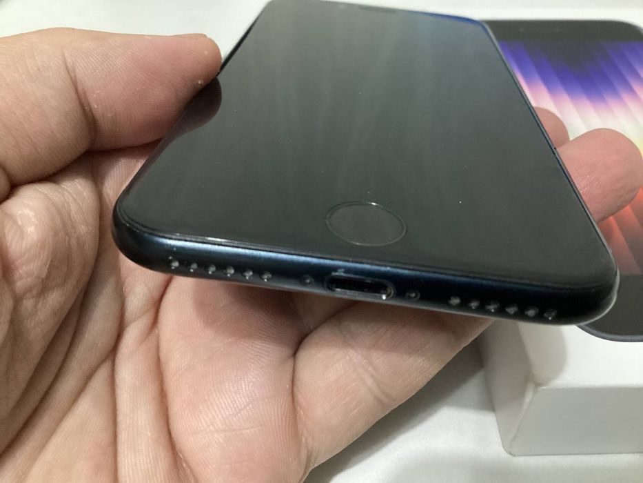 Продам или обменяю Iphone se 3 (2022)