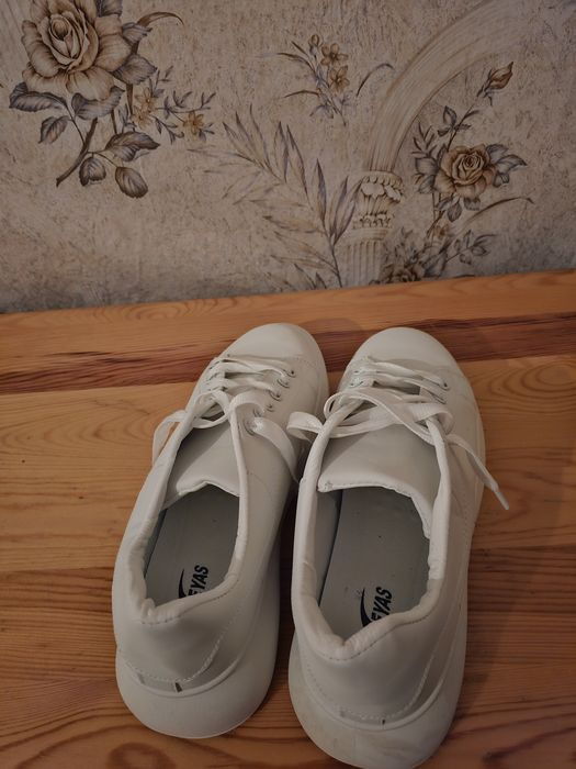 Бели Мъжки маратонки