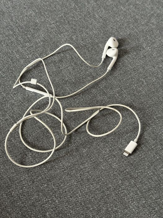 Проводные наушники Apple