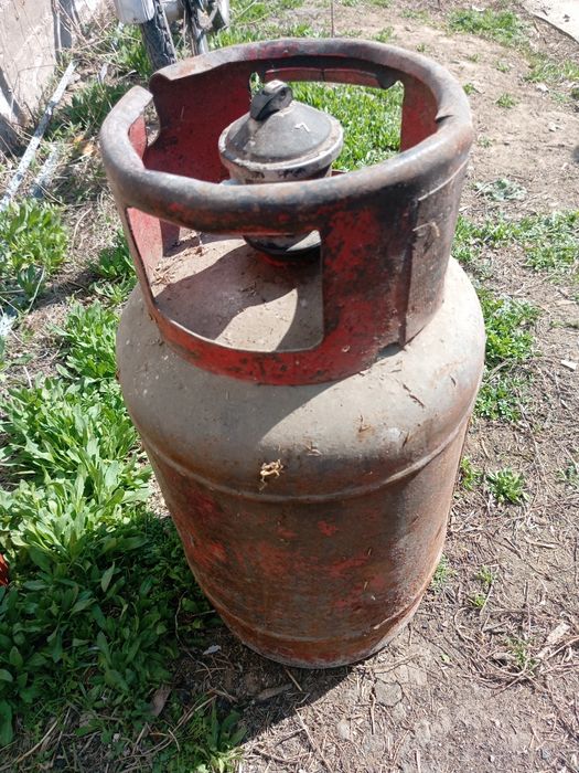 Продаю газ балон