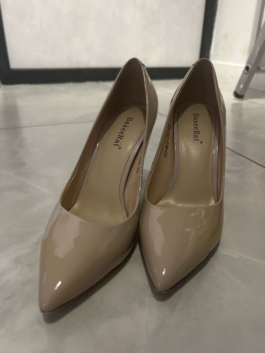 Туфли кожаные бежевые 35 размер