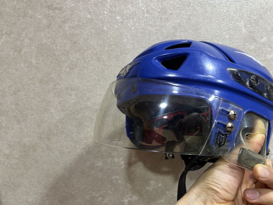 Шлем хоккейный с визором