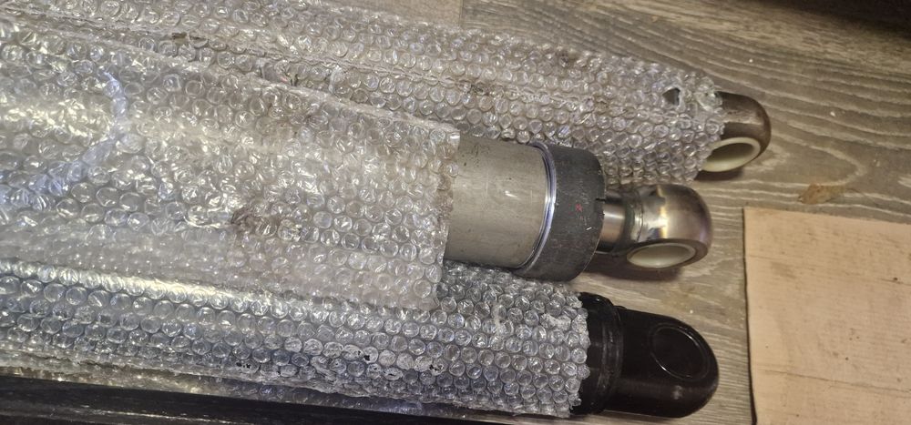 Cilindru hidraulic 1200 mm Lungime deschide 900 mm Diametru bolt 40 mm