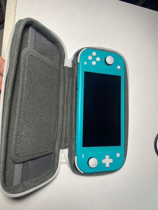 Продаю Nintendo Switch Lite Turquoise