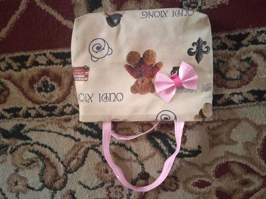 Продаю детские сумочки и ранец