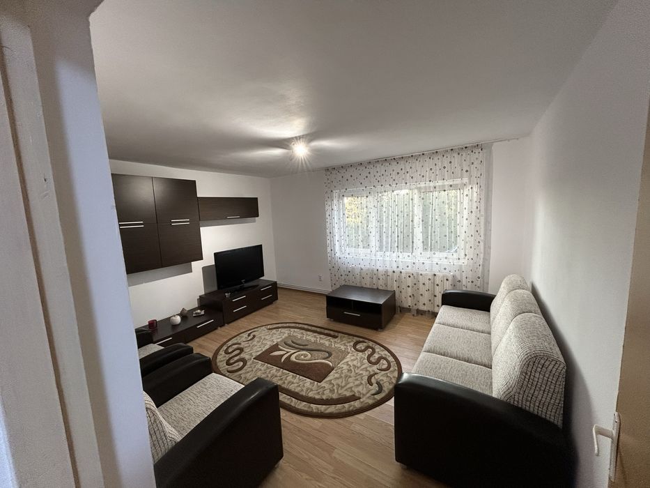 Inchiriez apartament