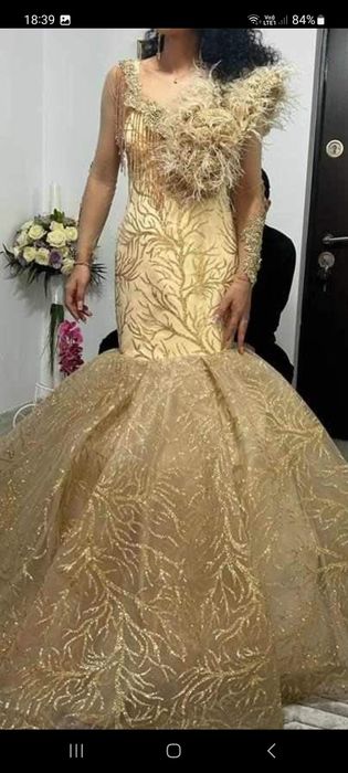 Vând rochie Naşă mărimea S aurie