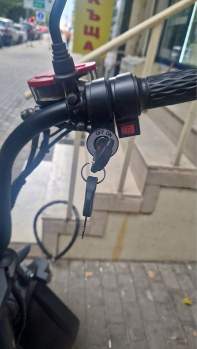 Електрически скутер тип чопър