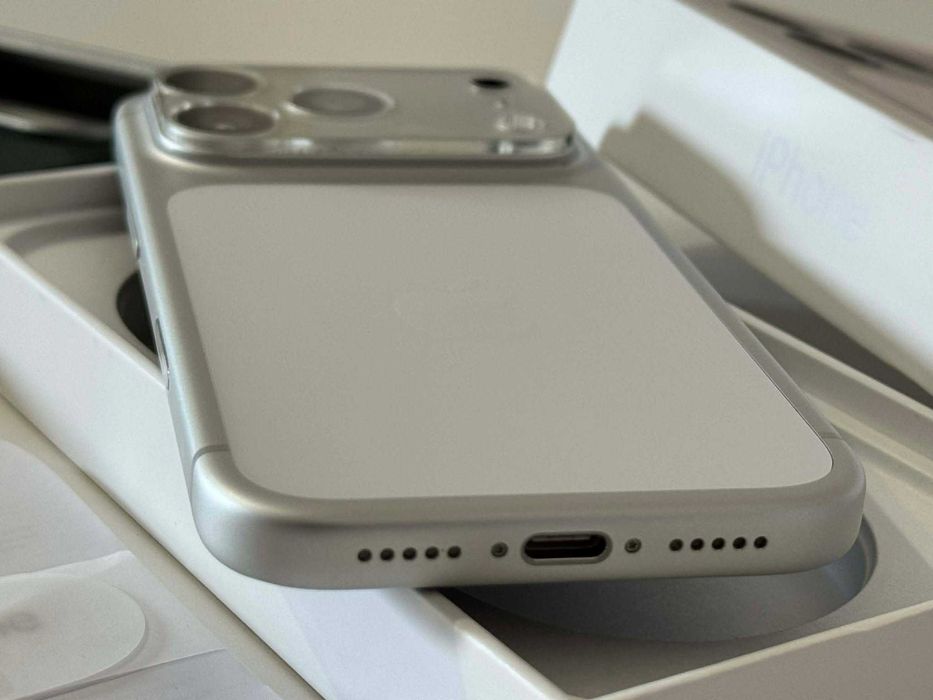 Бартер! Гаранция! Перфектен! iPhone 17 Pro Silver (Бял) 98%