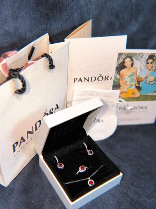 Pandora в подарочной упаковке