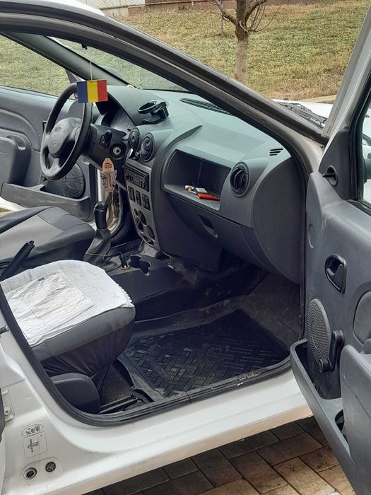 Vând autoutilitară