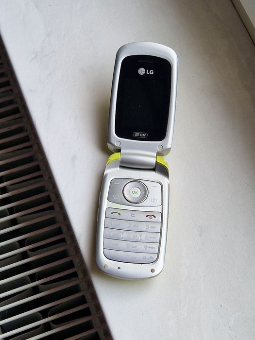 Telefon lg cu clapeta perfect funcțional