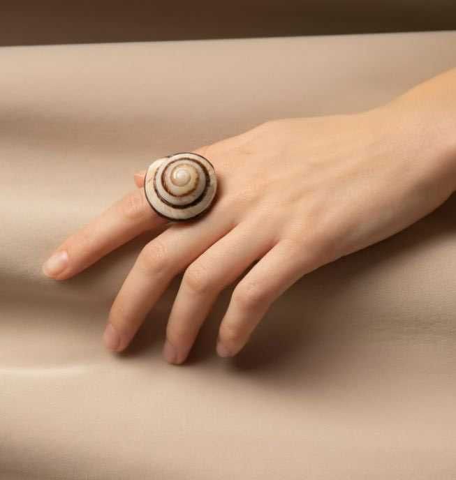 Пръстен от естествен рапан. Уникален!