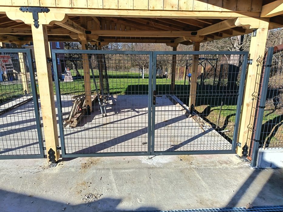 Изработка на врати, оградни пана и парапети от ковано/гладко желязо