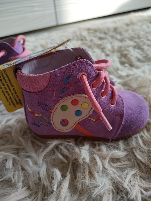 Продаю детскую обувь