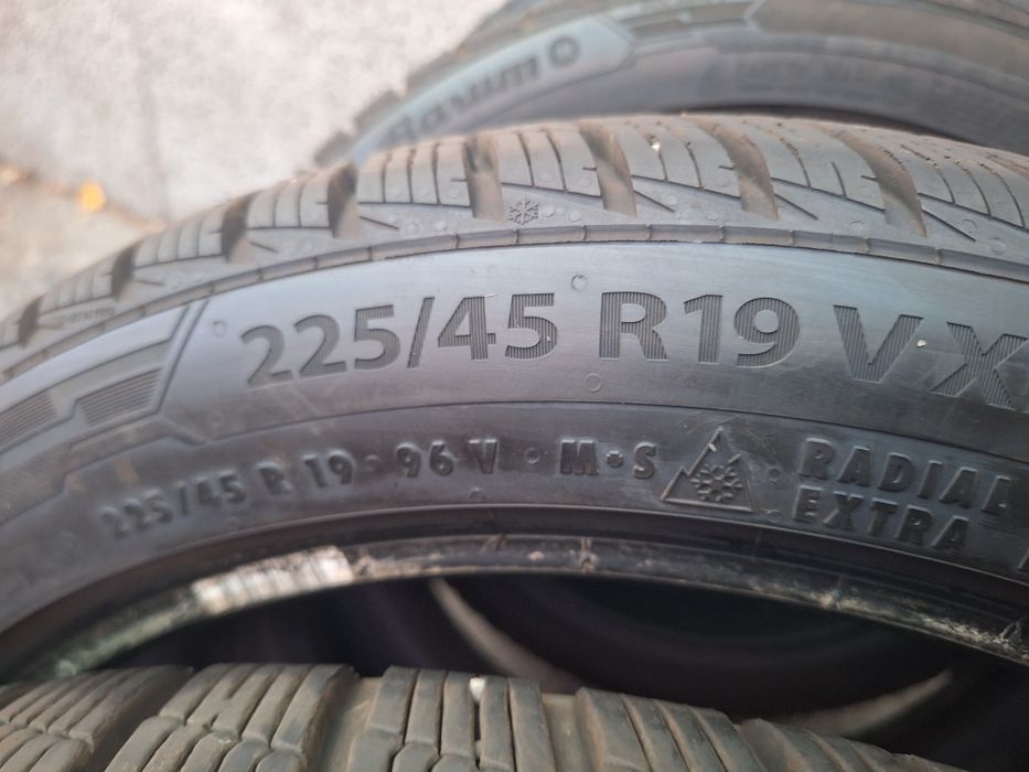4бр 225/45/19 почти нови